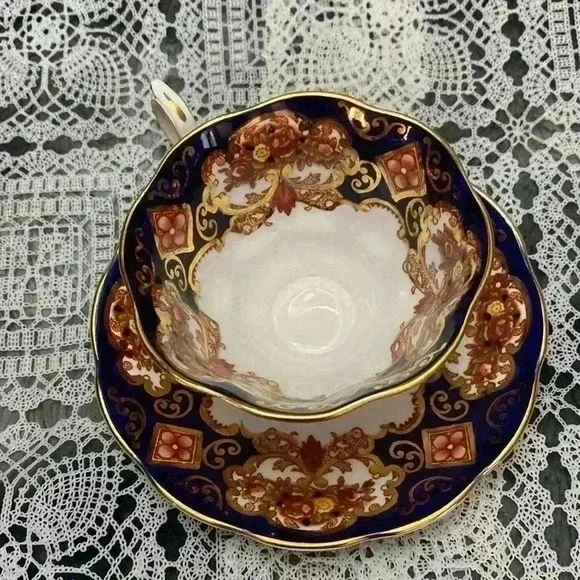 Royal Albert Heirloom Footed Cup &
Saucer england - Picture 10 of 16
